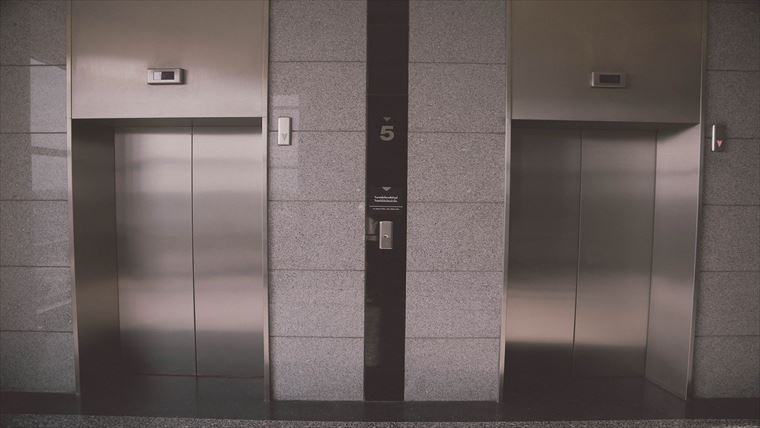 お客様とエレベーターに乗るときの営業マンに必要とされるマナー｜ゼロ
